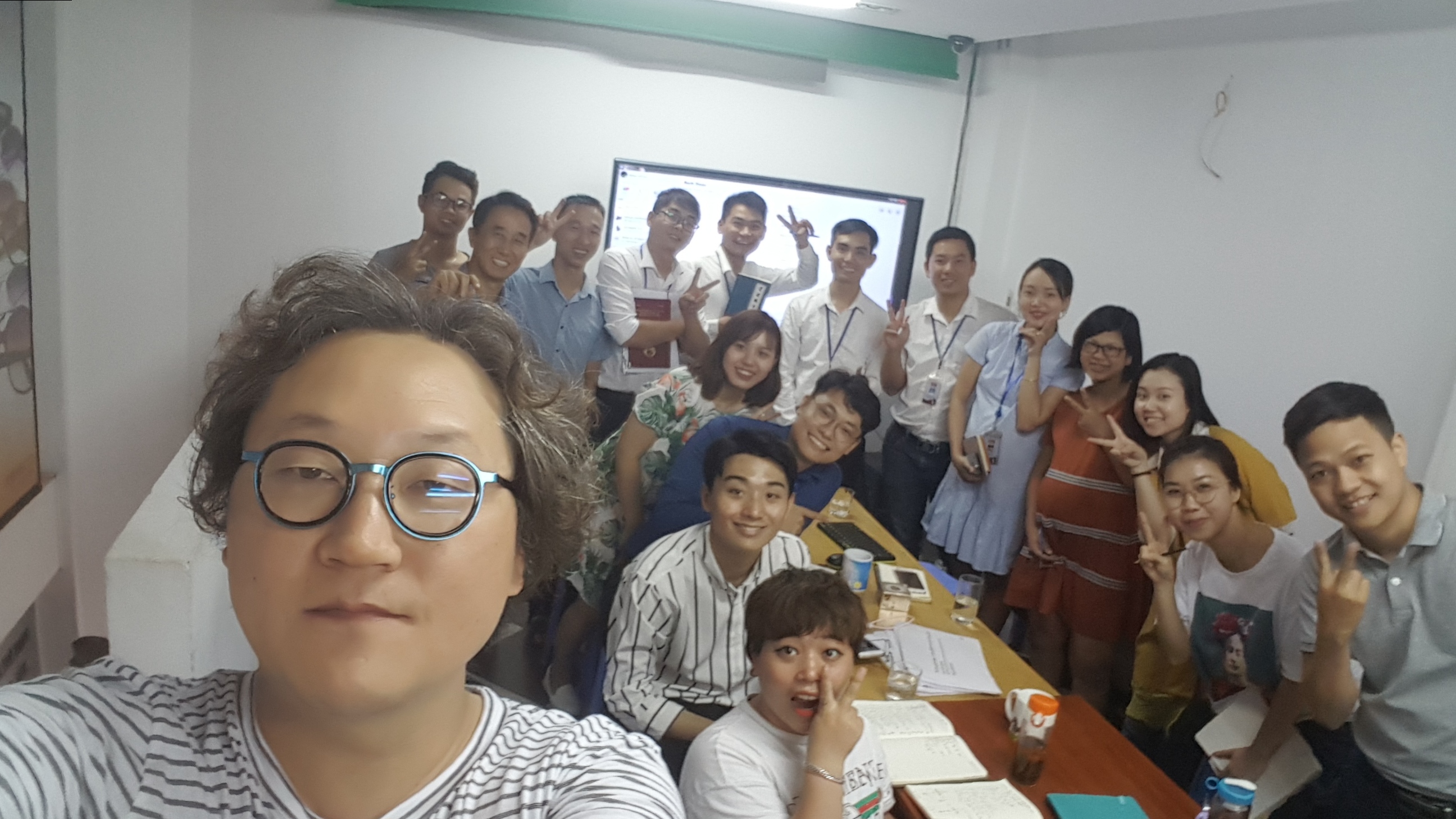 베트남 현지 법인 직원들과 함께한 마케팅 교육